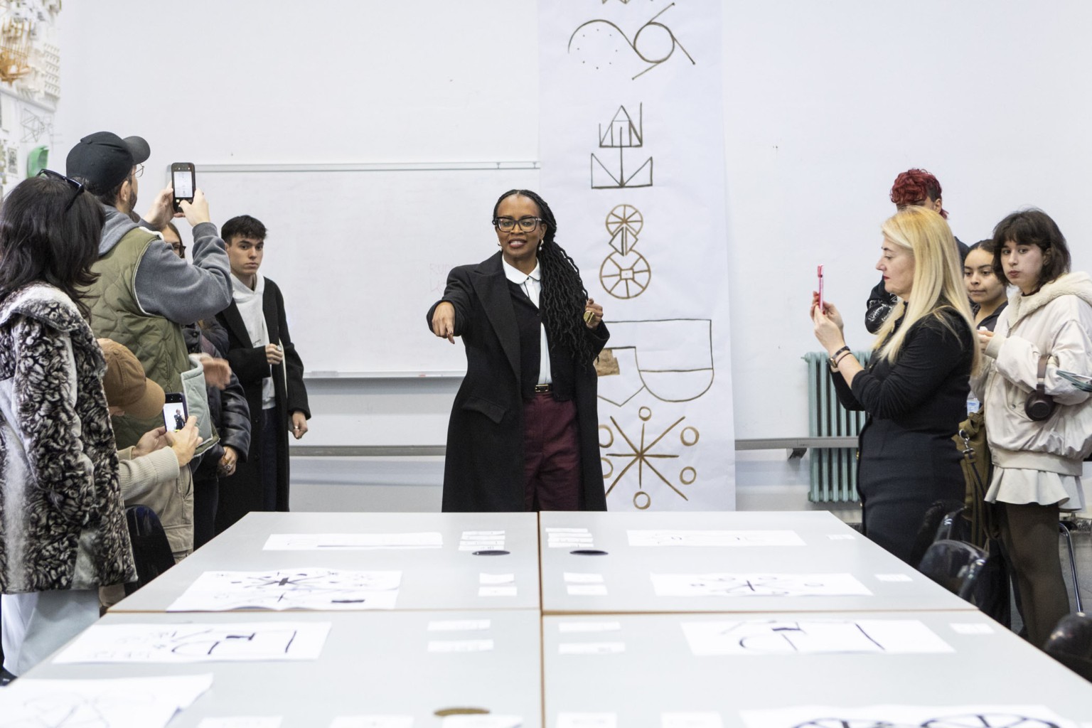 Juliet Presenting her ESDIR Workshop on Missing Histories